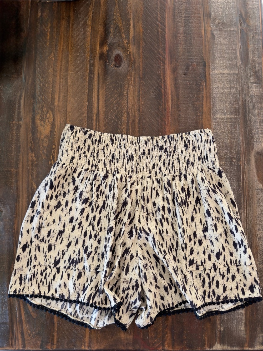Three Dots Women's Pull On Shorts: Beige/Black